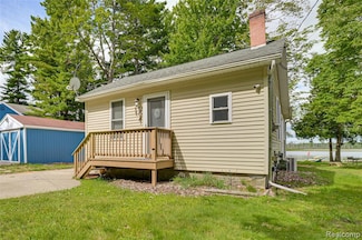 805 Rainbow Dr, East Tawas, MI 48730