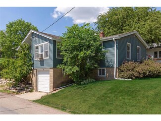220 St Peter St, Loretto, MN 55357