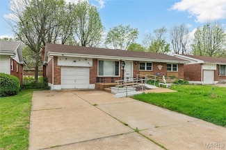 920 Lebon Dr, Saint Louis, MO 63137