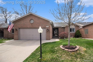 404 Walnut Dr Unit 34, South Lyon, MI 48178