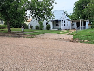 406 N 6th St, Ballinger, TX 76821
