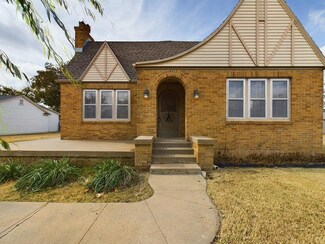 1104 S Broadway St, Plainview, TX 79072