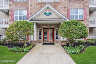 512 Sophee Ln, Lakewood, NJ 08701