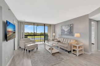 1566 Bridgewood Dr, Boca Raton, FL 33434