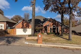 4005 Devon Dr, Edmond, OK 73034