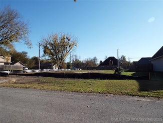 002 4th St, Skiatook, OK 74070