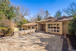 204 Guyasuta Rd, Pittsburgh, PA 15215