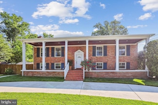 101 Oakmont Ct NE, Vienna, VA 22180