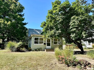 1225 Summer St, Pekin, IL 61554