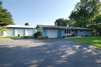 8808 Regnier Rd, Hebron, IL 60034