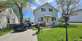 26664 Waldorf St, Roseville, MI 48066