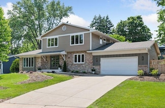 7000 Lanham Ln, Edina, MN 55439