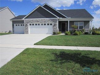 1453 Blackhawk Dr, Waterville, OH 43566