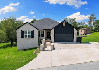 1106 Lake Road Dr, Cassville, MO 65625