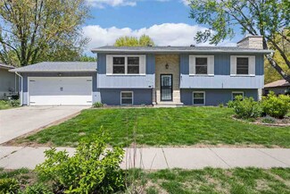 1922 Grantwood Dr, Iowa City, IA 52240