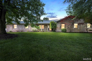 13222 Laurel Lake Ct, Saint Louis, MO 63131