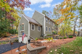 84 Cedar St, Sturbridge, MA 01566