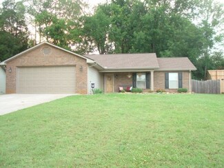 2523 Cinema Dr, Maryville, TN 37804