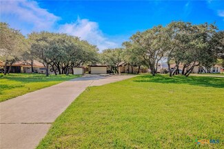 1402 S Saunders St, Aransas Pass, TX 78336