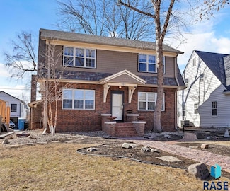 705 E 21st St, Sioux Falls, SD 57105