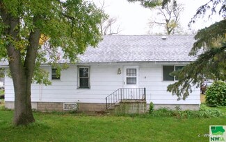 267 E Walnut St, Newell, IA 50568