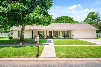 516 Oakland Dr, Natchitoches, LA 71457