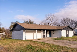 6413 Embassy Dr, Forest Hill, TX 76119