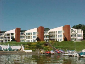 10660 N Southshore Dr, Syracuse, IN 46567
