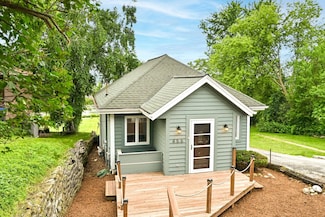 456 W Wisconsin Ave, Pewaukee, WI 53072