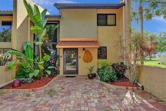 700 E Coco Plum Cir Unit 8, Plantation, FL 33324