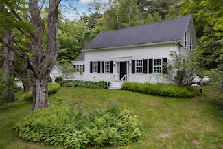 419 River Rd, Newcastle, ME 04553