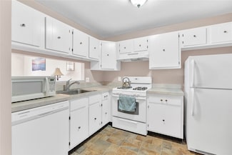 756 Quaker Ln Unit A206, Warwick, RI 02886