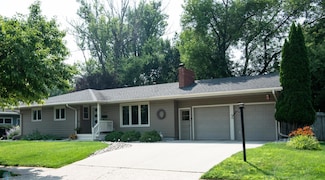 1809 5th St S, Fargo, ND 58103