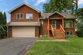42584 N Woodbine Ave, Antioch, IL 60002