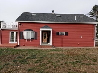 5 Larrabee Rd, Lewiston, ME 04240