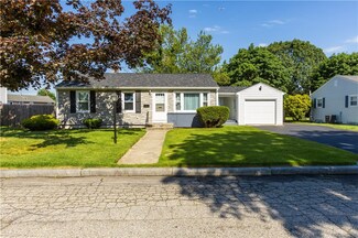 22 Brentwood Dr, Rumford, RI 02916