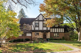 1319 Devereux Dr, Dayton, OH 45419