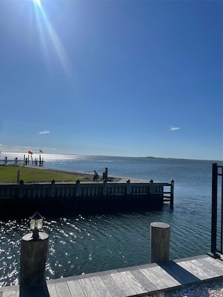 998 Pacific St, Lindenhurst, NY 11757