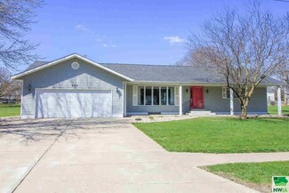 907 Oak St, Rolfe, IA 50581