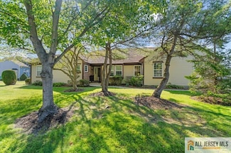 1 Rothwell Dr, Monroe Township, NJ 08831