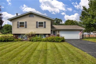 1702 Ruby Ln, Eau Claire, WI 54703