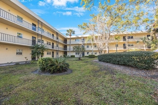 11485 Oakhurst Rd Unit 111, Largo, FL 33774