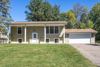 6588 Bluebird Dr, Maple Grove, MN 55369