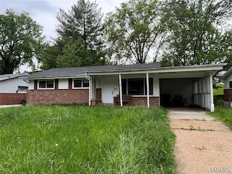 9915 Castle Dr, Saint Louis, MO 63136