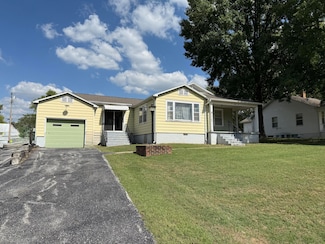 524 E Cherry St, Mount Vernon, MO 65712