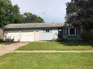 907 1st St NW, Hampton, IA 50441