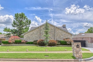 10 Rustic Hills St, Norman, OK 73072