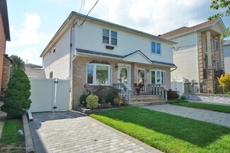 302 Loretto St, Staten Island, NY 10307