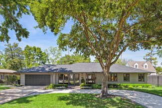 7806 Edgeway Dr, Houston, TX 77055