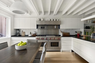 110 W 13th St, New York, NY 10011